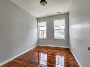 117 Townsend St, Unit #1 in Boston, MA - Building Photo - Building Photo