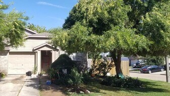 11002 Longtom Ct in Houston, TX - Building Photo