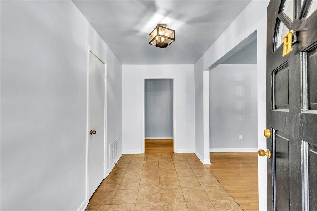 317 Kensington Dr in Savannah, GA - Building Photo