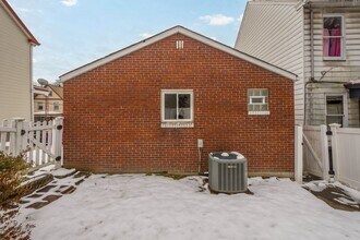 613 Hemlock St in Pittsburgh, PA - Building Photo - Building Photo