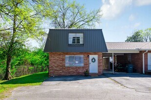 1002 Ogrady Dr, Unit Unit 3 in Chattanooga, TN - Building Photo