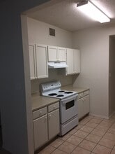 7636 Windsor Oaks, Unit 7636 in San Antonio, TX - Foto de edificio - Building Photo
