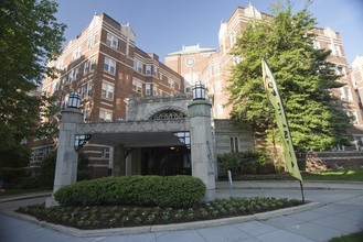 Sedgwick Gardens Apartments in Washington, DC - Foto de edificio - Building Photo