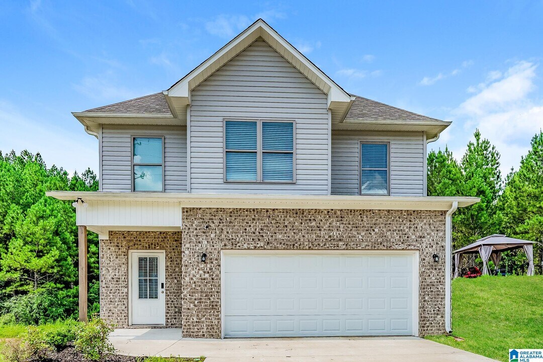 1525 Brookhaven Dr in Odenville, AL - Building Photo