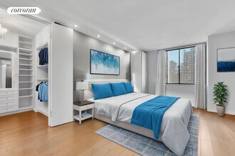255 E 49th St in New York, NY - Building Photo - Building Photo
