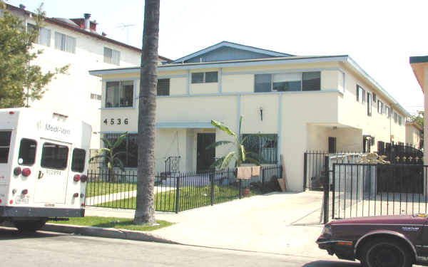 4536 W 17th St in Los Angeles, CA - Foto de edificio - Building Photo