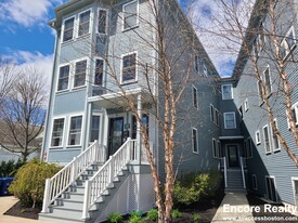 10 Fern St in Boston, MA - Building Photo