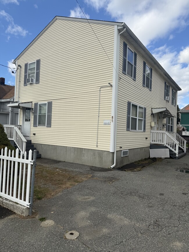79 Byfield St, Unit Left in Providence, RI - Building Photo - Building Photo