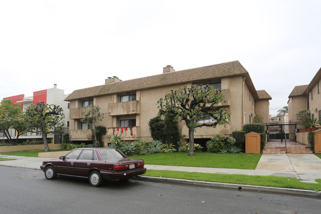 Lawler Street in Los Angeles, CA - Foto de edificio - Building Photo