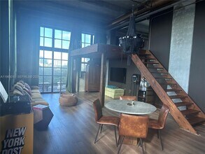 1749 NE Miami Ct in Miami, FL - Foto de edificio - Building Photo