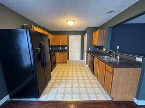 2492 Middle View Dr in Columbus, IN - Building Photo - Building Photo