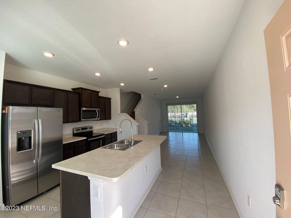 8319 Zenith Cir in Jacksonville, FL - Building Photo