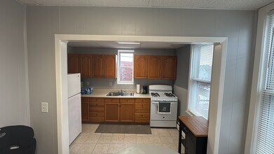 482 Thomas Ave, Unit #2 in Lyndhurst, NJ - Building Photo - Building Photo