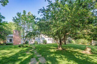 1034 Springs Fireplace Rd in East Hampton, NY - Building Photo - Building Photo