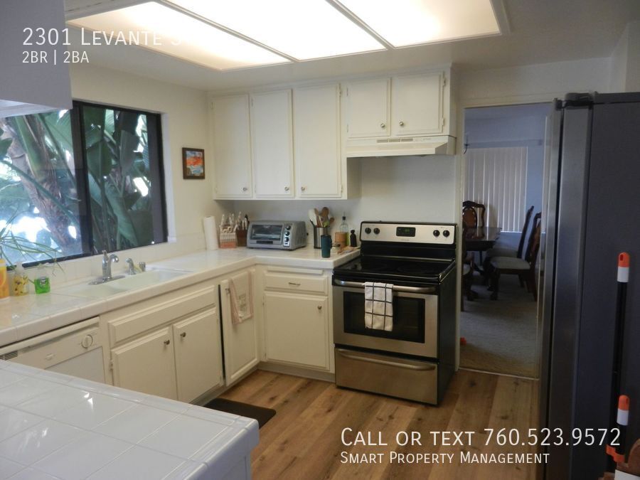 2301 Levante St in Carlsbad, CA - Building Photo