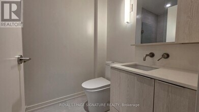 120 Broadway Ave in Toronto, ON - Building Photo - Building Photo