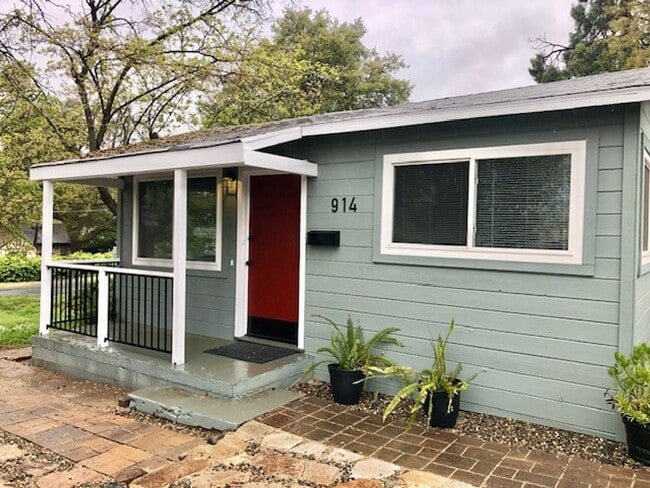 914 Bidwell St in Folsom, CA - Foto de edificio - Building Photo