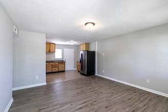 9625 Scarborough Ave in Louisville, KY - Building Photo - Building Photo