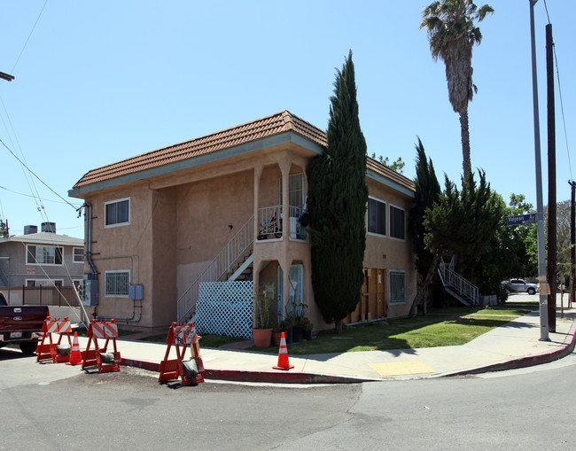 16208 Vanowen St in Van Nuys, CA - Building Photo - Building Photo