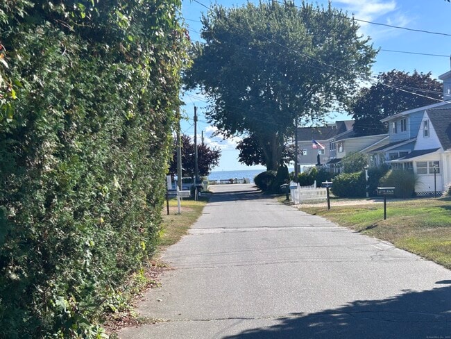 56 Hartford Ave in Old Saybrook, CT - Building Photo - Building Photo