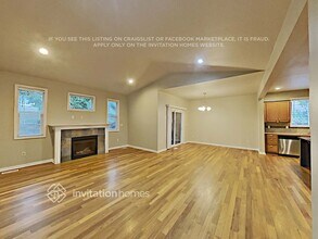 7811 164th St E in Puyallup, WA - Foto de edificio - Building Photo