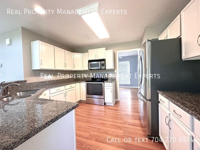 9902 Redbud Tree Ct in Charlotte, NC - Building Photo - Building Photo