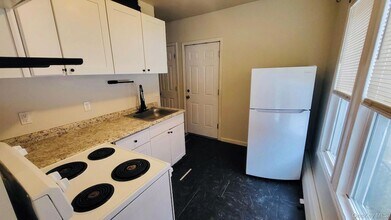 122 Smith St in Poughkeepsie, NY - Foto de edificio - Building Photo