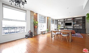 257 S Spring St in Los Angeles, CA - Building Photo - Building Photo