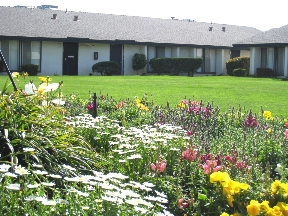 Westwood Apartments in Fresno, CA - Building Photo