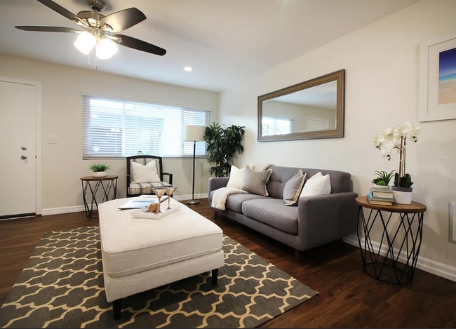 1322 Amethyst St, Unit Unit C in Redondo Beach, CA - Building Photo - Building Photo