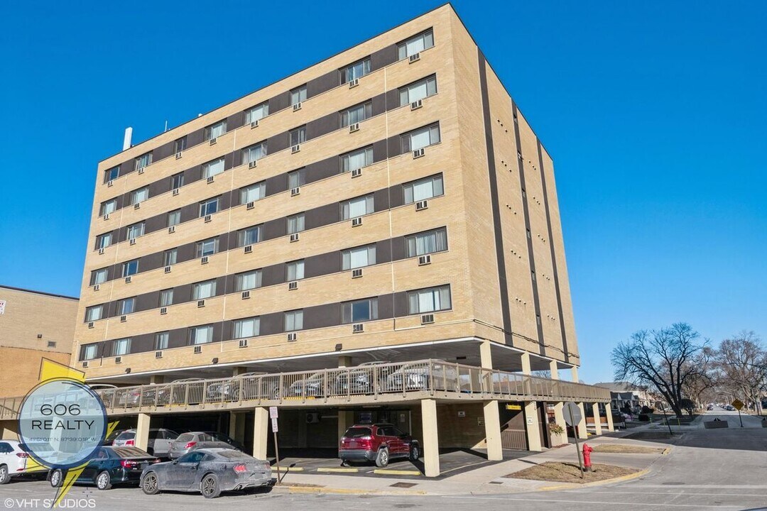 7300 W North Ave in Elmwood Park, IL - Foto de edificio