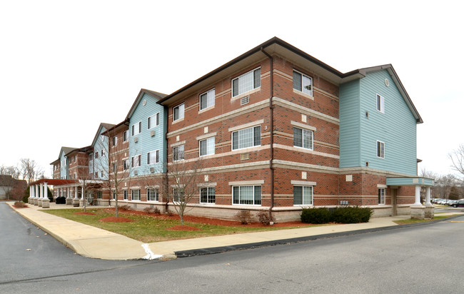 AHEPA 110 III Senior Apartments in Norwich, CT - Foto de edificio - Building Photo