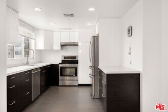 838 N Doheny Dr in West Hollywood, CA - Building Photo - Building Photo