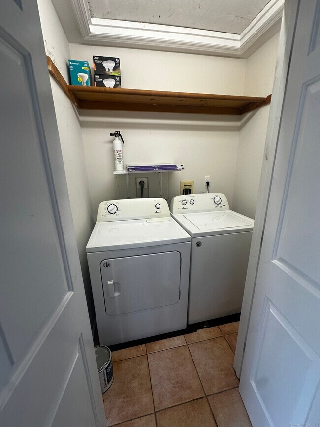 12 Fahey St in Stamford, CT - Building Photo - Building Photo