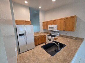 518 SE 5th Pl in Cape Coral, FL - Building Photo - Building Photo