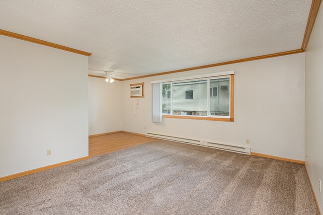 Huntington Hills Apartments & Townhomes