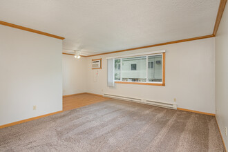 Huntington Hills Apartments & Townhomes in Mankato, MN - Building Photo - Interior Photo