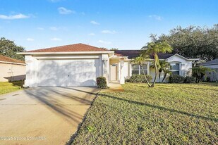 2441 Wolf Creek Dr in Melbourne, FL - Building Photo