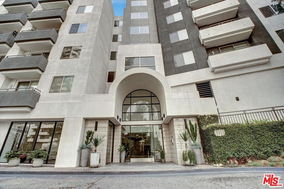 10600 Wilshire Blvd in Los Angeles, CA - Building Photo