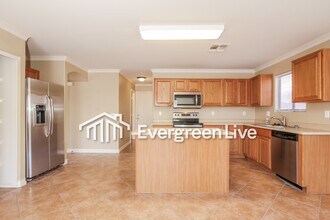 8032 W Preston Ln in Phoenix, AZ - Foto de edificio - Building Photo