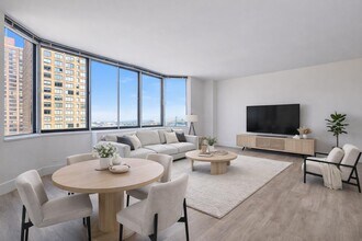 1735 York Ave, Unit 21H in New York, NY - Building Photo - Building Photo