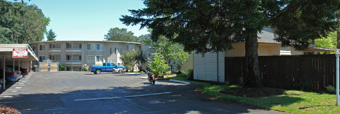 Madrona Place in Salem, OR - Building Photo