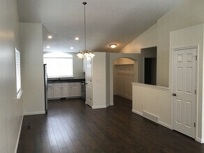 8359 Sawtooth Oak Dr in West Jordan, UT - Building Photo - Building Photo