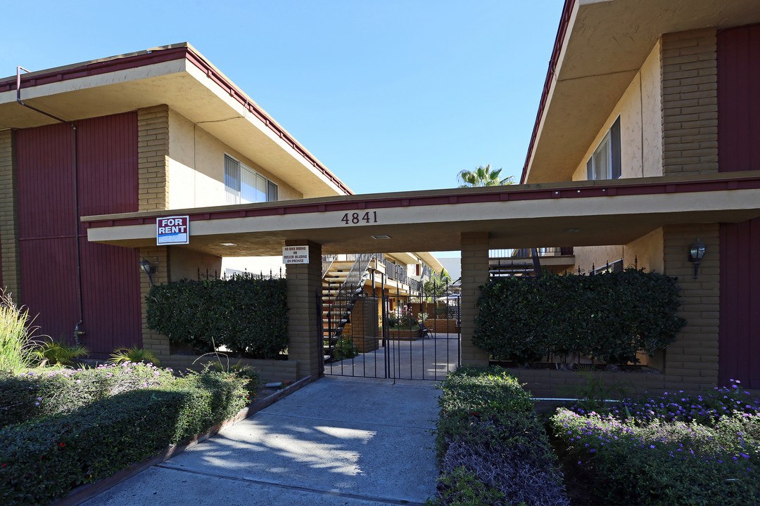 Hallmark Apartments in La Mesa, CA - Building Photo