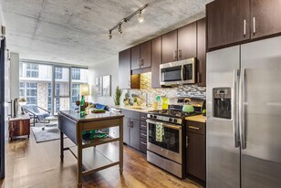 225 S Sangamon, Unit 612A in Chicago, IL - Building Photo