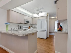 1624 Whitehead Dr in Sarasota, FL - Building Photo - Building Photo