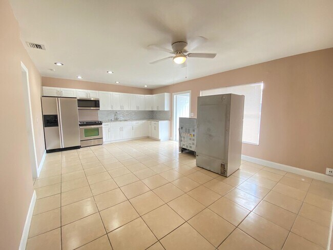 16 NE 9th Ave in Deerfield Beach, FL - Building Photo - Building Photo