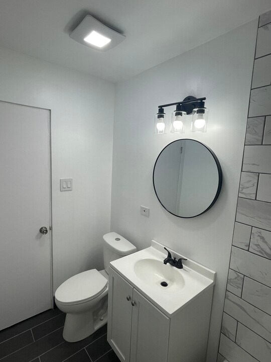 148 E Quincy St, Unit 2 in Riverside, IL - Building Photo