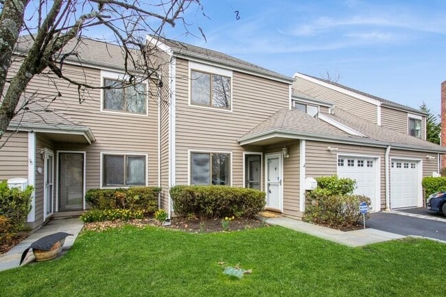 50 Pondview Rd in Rye, NY - Building Photo - Building Photo