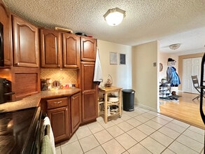 30 Revere Beach Pky, Unit 505 in Medford, MA - Foto de edificio - Building Photo